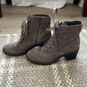 Grey/brown Suede leather ankle booties